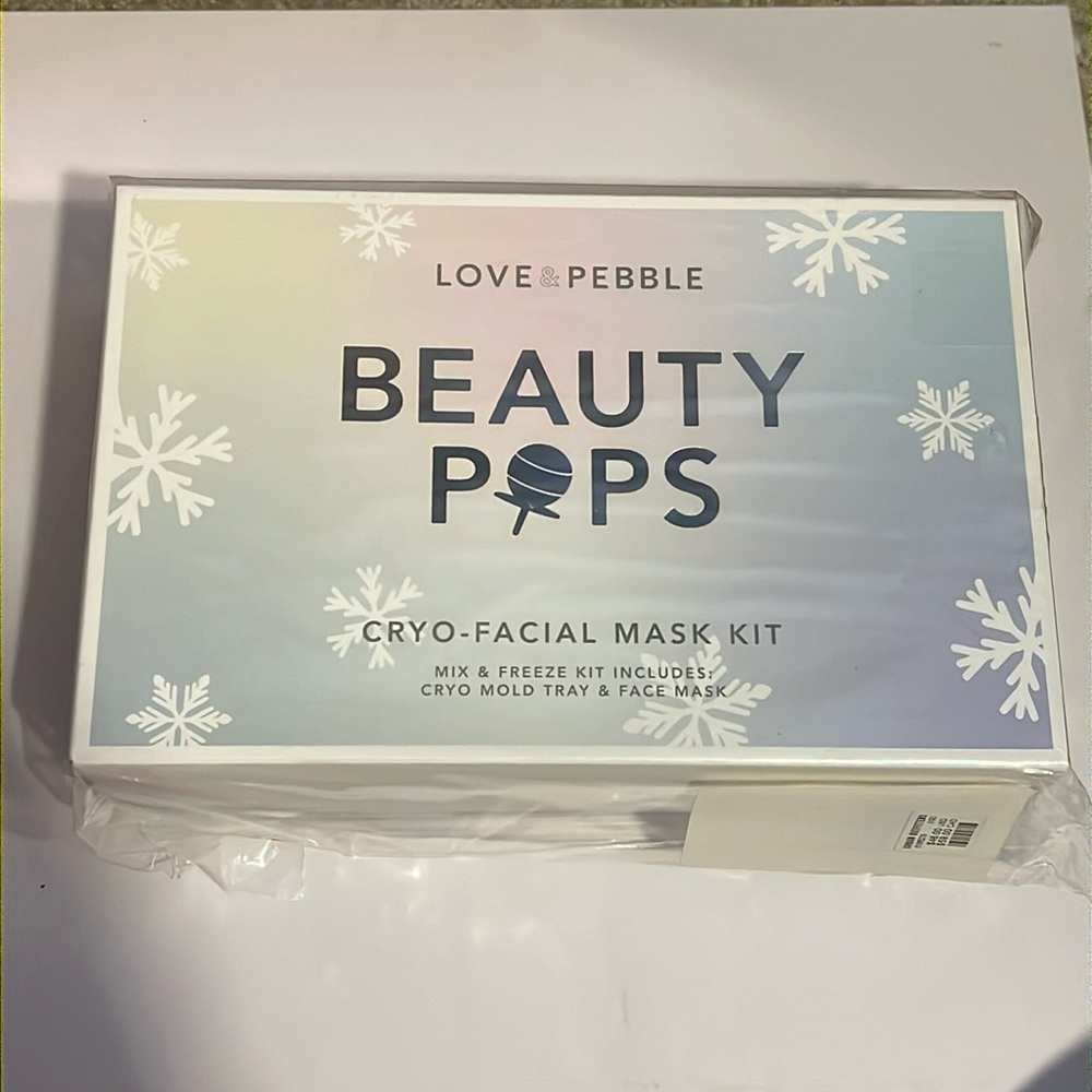 NWT Love & Pebble Beauty Pops Cryo Facial Mask Kit